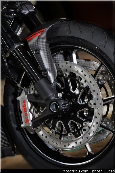 ducati_2011_diavel_041