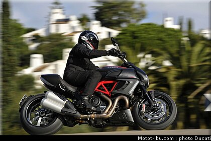 ducati_2011_diavel_004.jpg