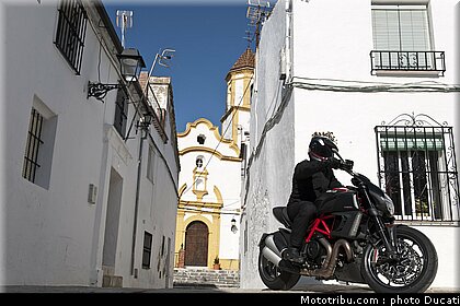 ducati_2011_diavel_005.jpg