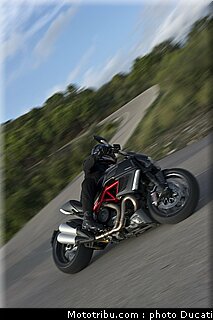 ducati_2011_diavel_009.jpg