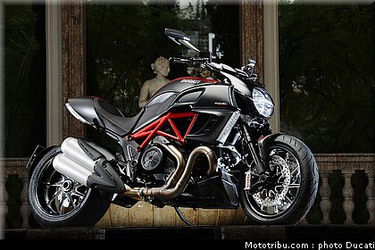 ducati_2011_diavel_011.jpg