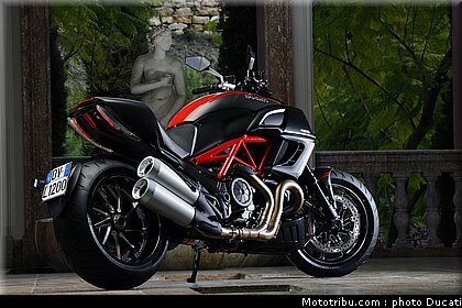 ducati_2011_diavel_013.jpg