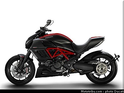 ducati_2011_diavel_021.jpg