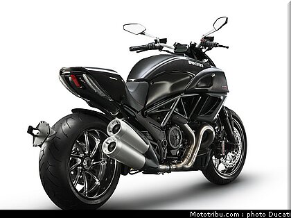 ducati_2011_diavel_023.jpg