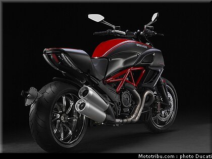 ducati_2011_diavel_030.jpg