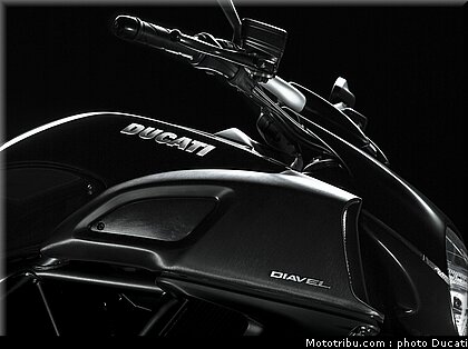 ducati_2011_diavel_036.jpg