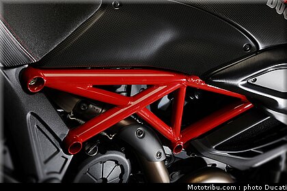 ducati_2011_diavel_037.jpg