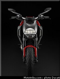 ducati_2011_diavel_038.jpg