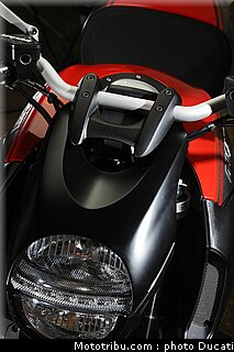 ducati_2011_diavel_039.jpg