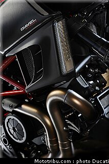 ducati_2011_diavel_040.jpg