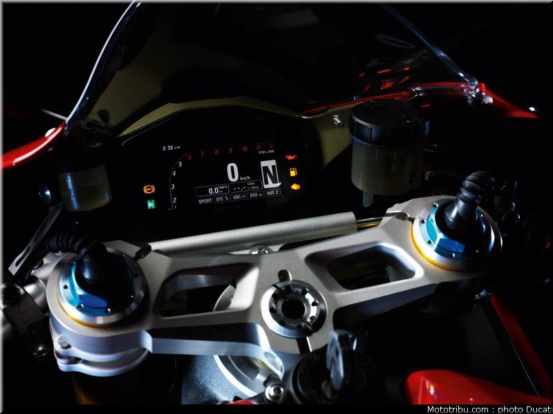 ducati_1199_panigale_023_2012