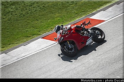 ducati_1199_panigale_002_2012.jpg