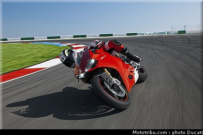 ducati_1199_panigale_006_2012.jpg