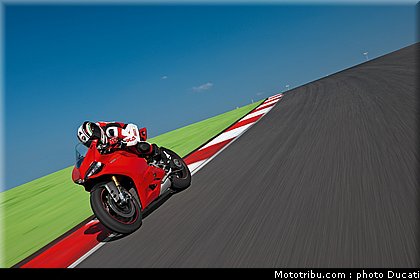 ducati_1199_panigale_007_2012.jpg