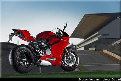 ducati_1199_panigale_008_2012.jpg