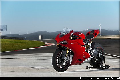 ducati_1199_panigale_010_2012.jpg
