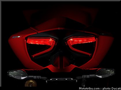 ducati_1199_panigale_020_2012.jpg
