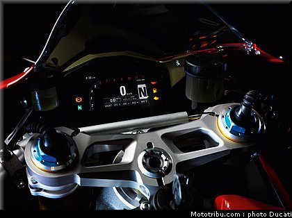ducati_1199_panigale_023_2012.jpg