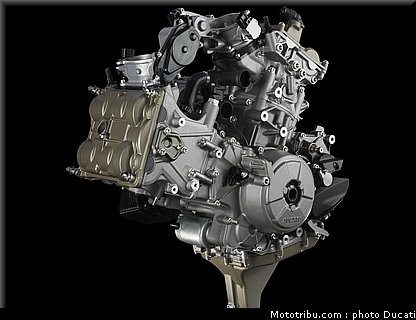 ducati_1199_panigale_036_2012.jpg