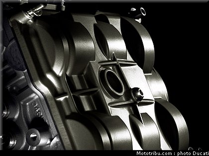 ducati_1199_panigale_037_2012.jpg