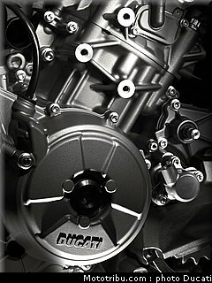 ducati_1199_panigale_038_2012.jpg