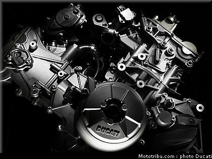 ducati_1199_panigale_040_2012.jpg