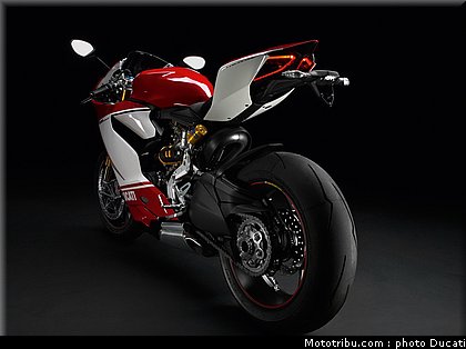 ducati_1199_s_tricolore_1_2012.jpg