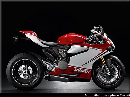 ducati_1199_s_tricolore_2_2012.jpg