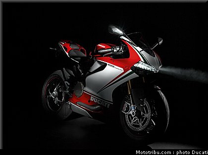 ducati_1199_s_tricolore_3_2012.jpg