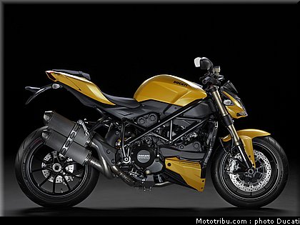 ducati_848_streetfighter_2012_2.jpg