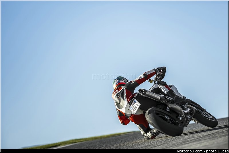 0006_ducati_2013_hypermotard_hayden_006