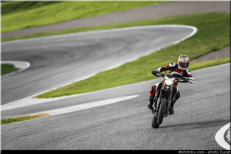 0008_ducati_2013_hypermotard_hayden_008