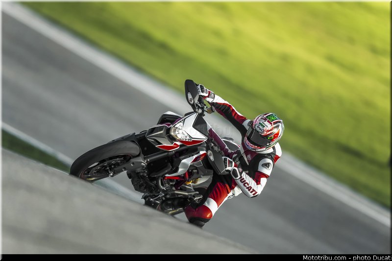 0011_ducati_2013_hypermotard_hayden_011