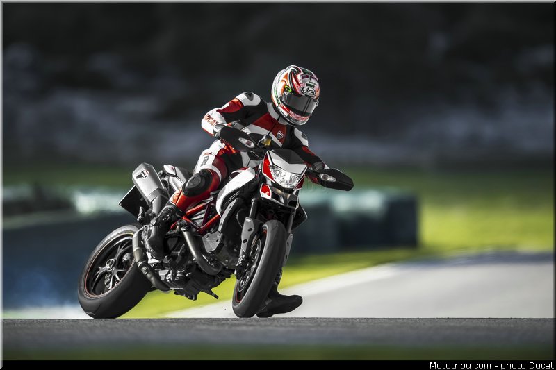 0012_ducati_2013_hypermotard_hayden_012