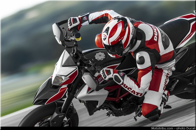 0029_ducati_2013_hypermotard_action_029