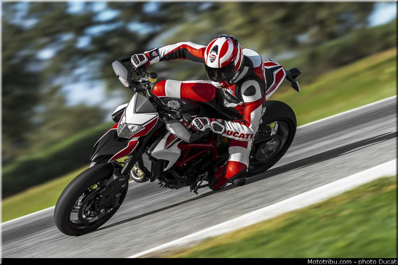 0030_ducati_2013_hypermotard_action_030