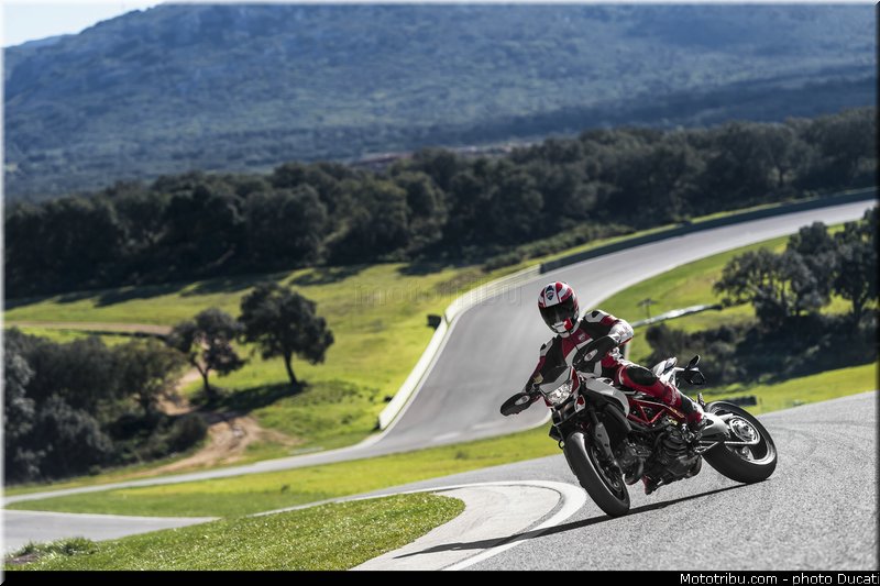 0031_ducati_2013_hypermotard_action_031