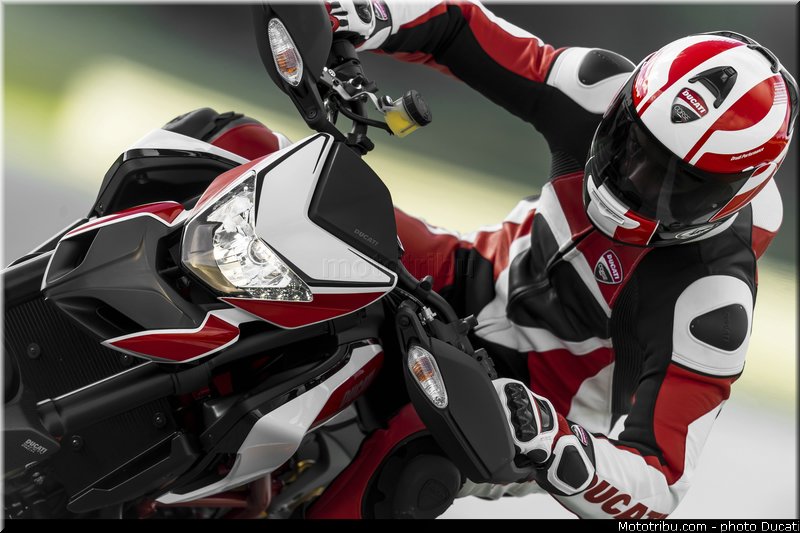 0036_ducati_2013_hypermotard_action_036