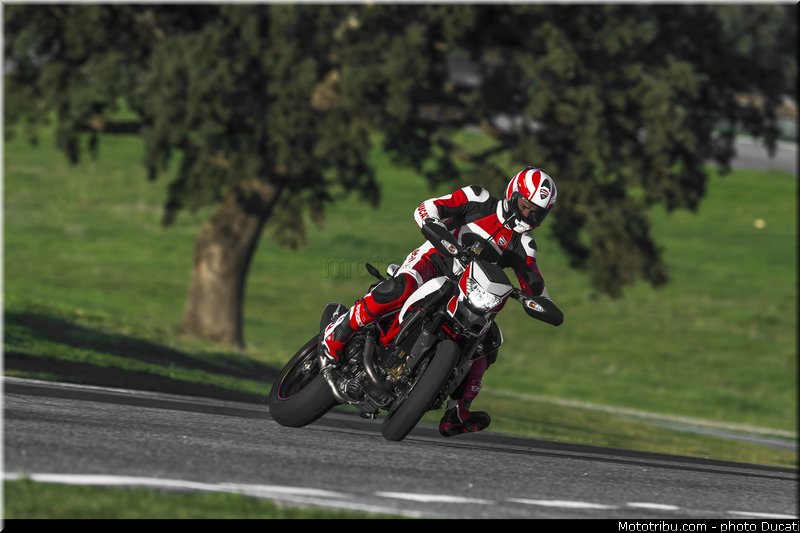 0037_ducati_2013_hypermotard_action_037