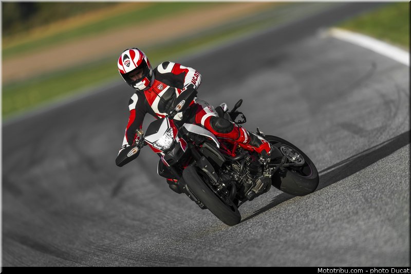 0038_ducati_2013_hypermotard_action_038