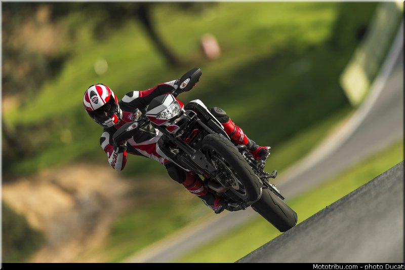 0039_ducati_2013_hypermotard_action_039