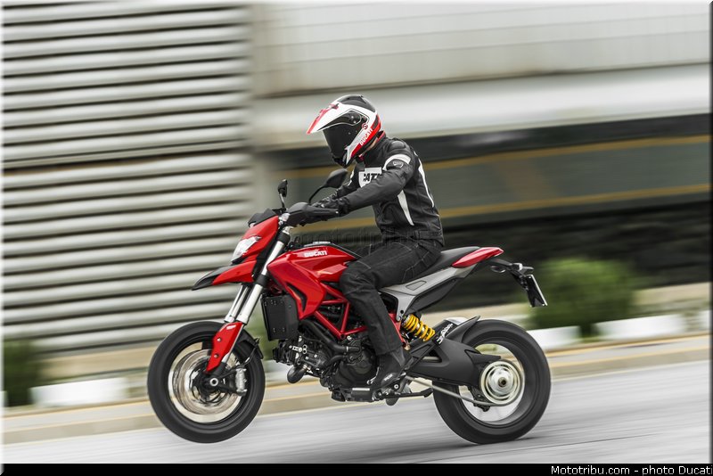 0042_ducati_2013_hypermotard_action_042