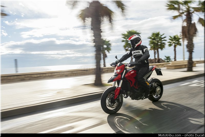 0045_ducati_2013_hypermotard_action_045