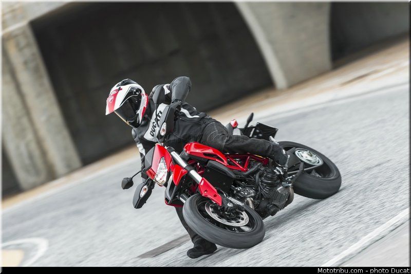 0047_ducati_2013_hypermotard_action_047