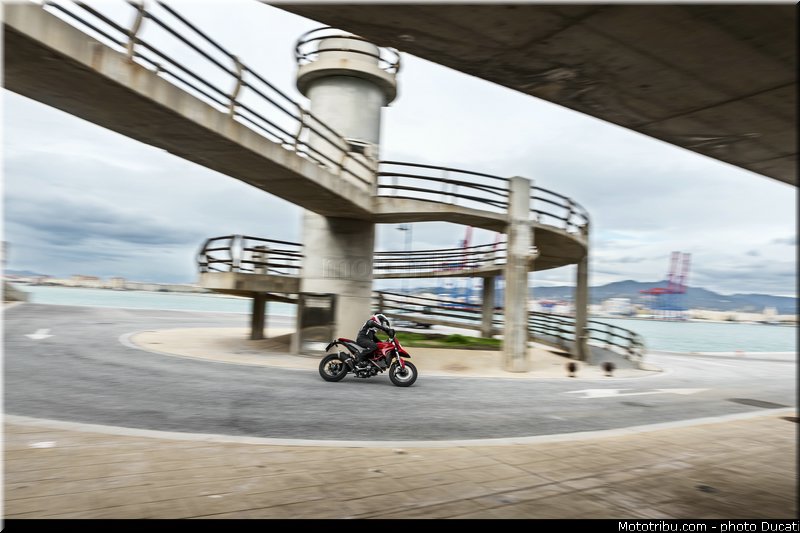 0051_ducati_2013_hypermotard_action_051
