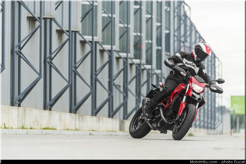 0057_ducati_2013_hypermotard_action_057