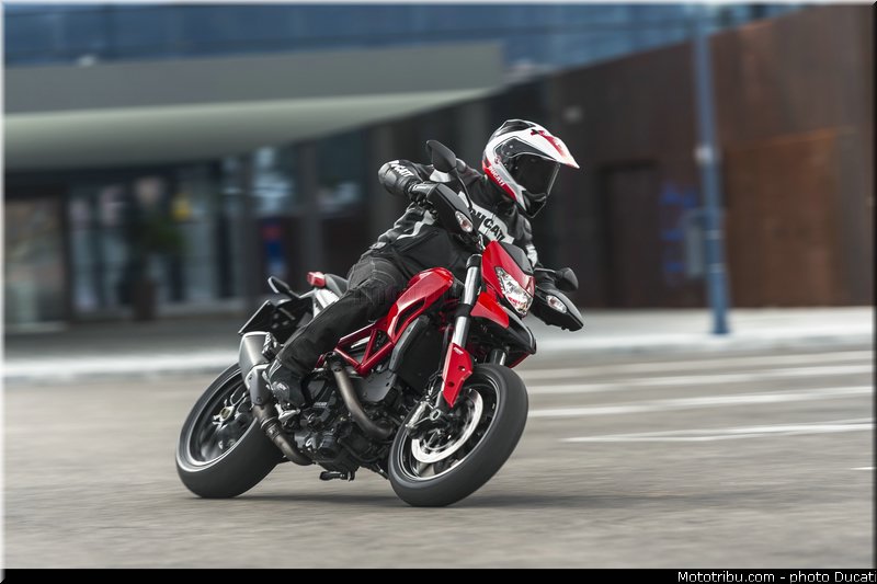 0058_ducati_2013_hypermotard_action_058