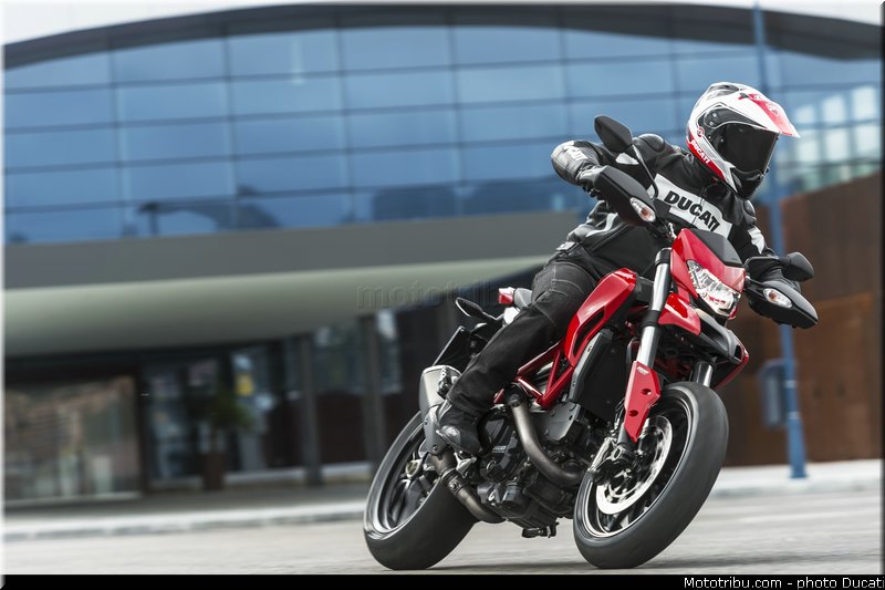 0059_ducati_2013_hypermotard_action_059