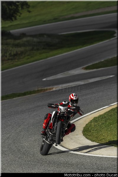 0060_ducati_2013_hypermotard_action_060