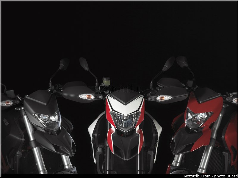 0062_ducati_2013_hypermotard_statique_002